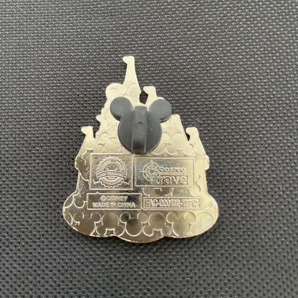 Donald Duck & Daisy Duck Disneyland Castle Pin DLR - Picture 3 of 8